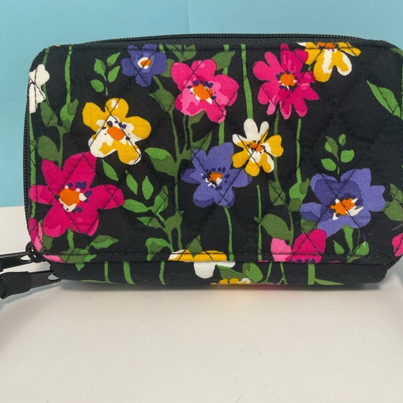 vera bradley zip around wallet wristlet Floral logo on ribbons - Picture 2 of 9